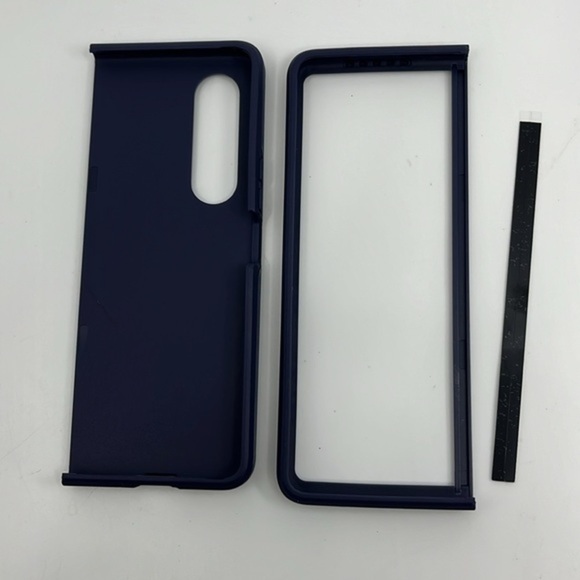 Protect and Style Your Samsung Galaxy‎ Z Fold 3 with the Samsung Z Fold - Picture 4 of 8